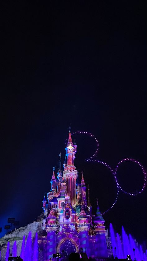 Disney Vibes Aesthetic, Disneyland Wallpaper Aesthetic, Disneyworld Wallpaper, Disney World At Night, Disney World Wallpaper, Disneyland America, Disney At Night, Disney America, Disneyland Wallpaper