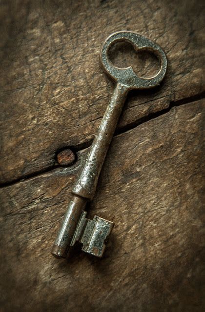 Under Lock And Key, Old Key, Old Keys, Creation Deco, Antique Keys, Foto Art, Vintage Keys, Key Lock, Key To My Heart