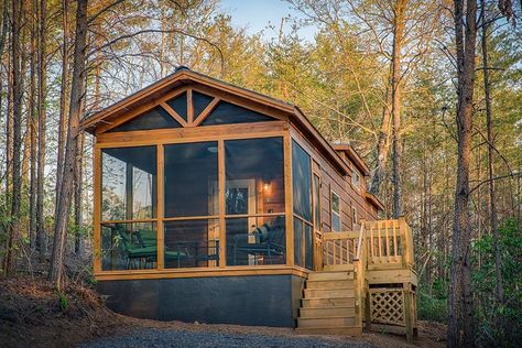 Green River Log Cabins in South Carolina have a dozen park model floor plans to choose from as well as custom options and a cozy style. Tiny House Blog, Park Model Homes, Cabin Tiny House, River Cabin, Green River, Patio Roof, Park Models, Lake Cabins, Small Cabin