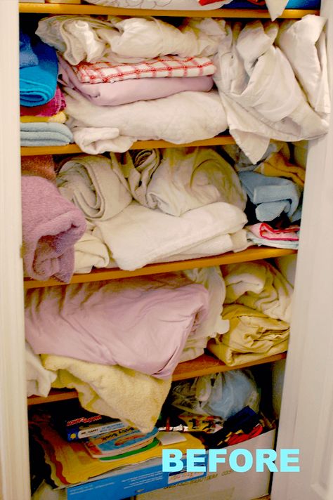 Linen Closet Organization Small, Casa In Pallet, Dollar Store Organizing Ideas, Small Linen Closets, Organizing Linens, Organizar Closet, Dollar Tree Organization, Dollar Store Diy Organization, Simple Bathroom Decor