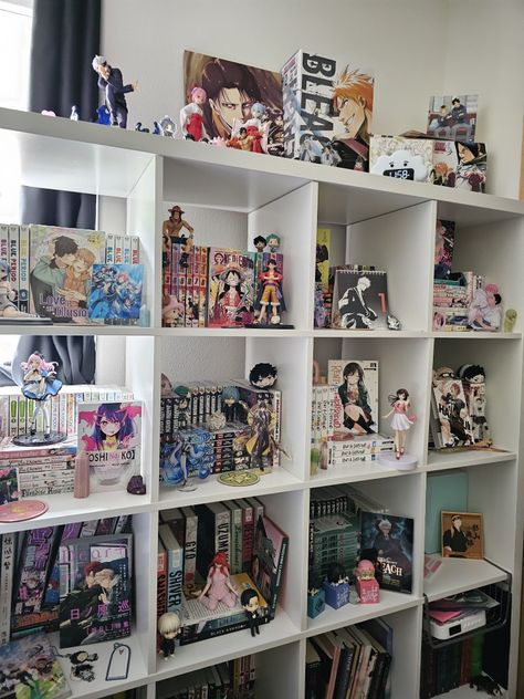 Manga Cube Shelf, Redesign Room Ideas, Room Shelfs Aesthetic, Cubby Ideas Bedroom, Manga Inspired Room, Manga Collection Ideas, Manga Shelf Aesthetic Small, Twisted Wonderland Guest Room Ideas, Anime Bookshelf Ideas