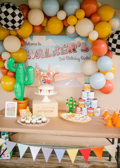 Two Fast Party, Diy Balloon Garland, Car Birthday Theme, Second Birthday Ideas, Cars Theme Birthday Party, Cars Party, 2nd Birthday Party Themes, Diy Balloon, Car Themes