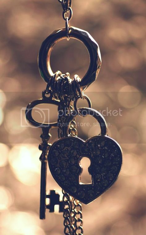 A Still and Quiet Madness ~A.G. Howard~: UNHINGED Teasy, Flippy Giveaway! Bohol, Under Lock And Key, Old Keys, Heart Lock, I Love Heart, Key Jewelry, Key To Happiness, Antique Keys, Heart And Key