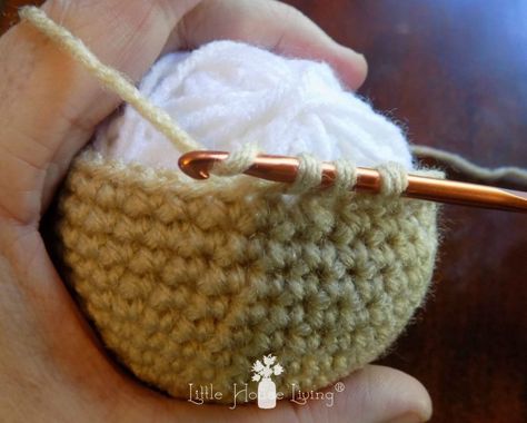 How To Make Wool Balls, Crochet Dryer Balls, Wool Yarn Projects Crochet, Wool Yarn Projects, Utility Inspiration, Diy Wool Dryer Balls, Felted Dryer Balls, Diy Dryer Balls, Yarn Projects Crochet