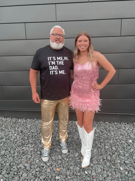 Eras Tour Dad Outfit Ideas, Dads Eras Tour Outfits, Dads At Eras Tour, Eras Tour Mom And Daughter, Eras Tour Outfits For Parents, Taylor Swift Concert Outfit For Dads, Mother Daughter Eras Tour Outfits, Eras Tour Outfit For Moms, Taylor Swift Dad Outfit