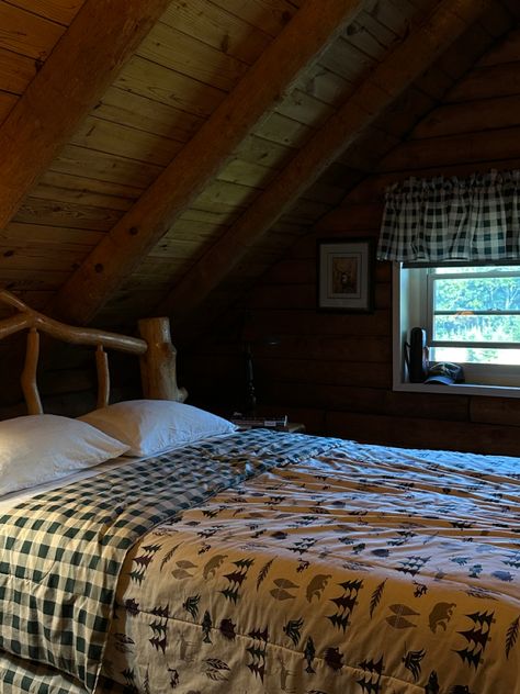 Woods Cabin Aesthetic, Cozy Mountain Aesthetic, Tennessee Cabin Aesthetic, Alaska Cabin Aesthetic, Mountain Cabin Aesthetic Interior, Lakeside Cabin Aesthetic, Mountain Lodge Aesthetic, Cabin Interior Aesthetic, Camping Cabin Aesthetic