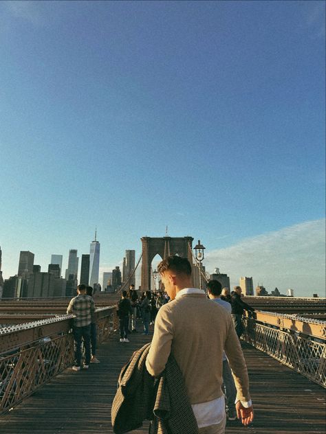 Bridge Photoshoot Photo Ideas Men, Nyc Photoshoot Ideas Men, New York Picture Ideas Men, New York Aesthetic Men, New York Boy Aesthetic, New York Aesthetic Instagram, Instagram Picture Ideas City, Man Photo Pose Style, Instagram Post Ideas Men