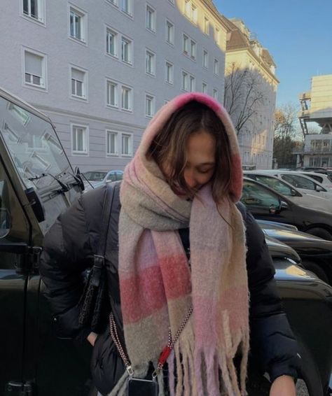 acne studios style winter scarf pink aesthetic scarf checked one in amazon. i linked to the product :) Pink Scarf Outfit, Winter Streetstyle, Scarf Aesthetic, Scarf Outfit Winter, Inspiration Books, Books Decor, Quoi Porter, Europe Outfits, Girl Lifestyle