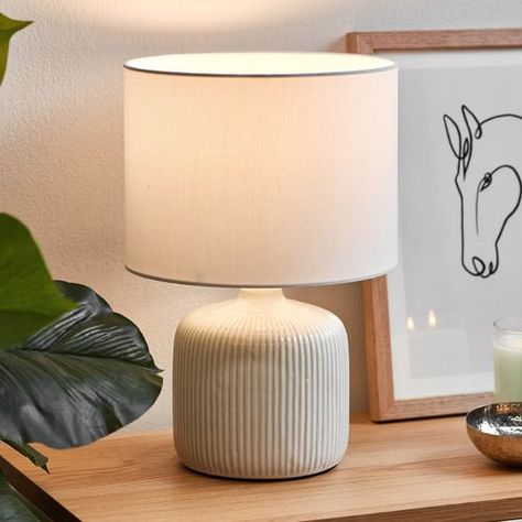 Beige Bedside Lamp, Erlangen, Night Table Lamp, Side Table Lamps Bedroom, Living Room Lighting Ideas Lamps, Bedroom Lamp Ideas, Boho Bedroom Lamp, Bedroom Side Table Lamps, Bedside Lamps Ideas