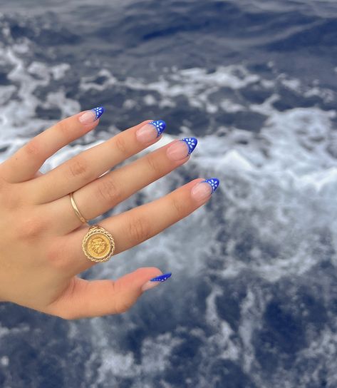 navy french nails Nails For Charleston, Cute Nails For Europe Trip, Nails For Alaska Vacation, Almond Shape Acrylic Nails Designs Summer, Short Nail Inspo Summer Blue, Italy Acrylic Nails, Almond Cruise Nails, Nail Designs For Europe Trip, Nail Inspo For Beach