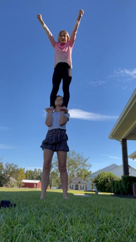 2 Person Cheer Stunts Flyers, Three Person Acro Stunts, How To Do A One Man Stunt, One Person Cheer Stunts, Best Friend Gymnastics Poses, Two Person Stunts Cheer, How To One Man Stunt, Yoga Poses For 2 People Friends, Four People Stunts