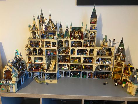 Hogwarts Lego Castle Display, Lego Sets Harry Potter, Lego Hogwarts Moc, Harry Potter Lego Moc, Harry Potter Lego Ideas, Lego Harry Potter Display, Harry Potter Lego Display, Harry Potter Lego Display Ideas, Harry Potter Minecraft