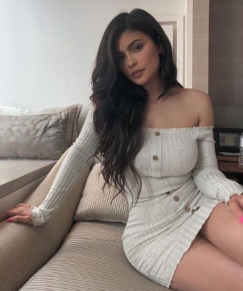 Los #outfits de #KylieJenner que toda ‘cool mom’ tiene que tener Kylie Jenner Outfits, Kylie Jenner Vestidos, Moda Kylie Jenner, Kylie Jenner Dress, Kylie Jenner Hot, Kylie Jenner Fotos, Looks Kylie Jenner, Trajes Kylie Jenner, Estilo Kylie Jenner