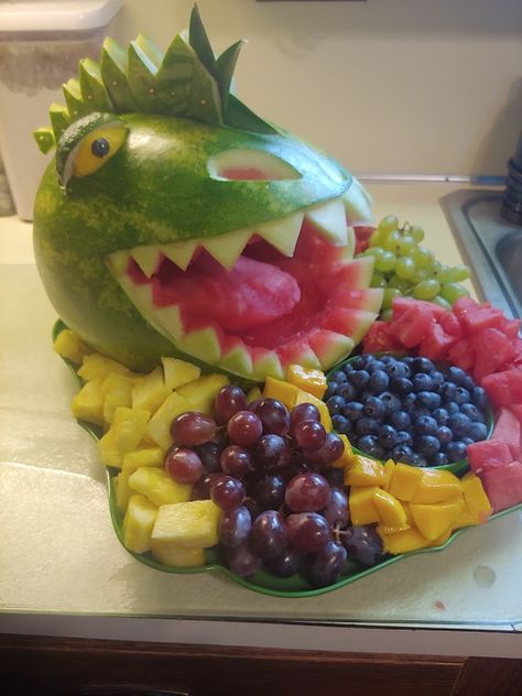 Watermelon Dinosaur, Dinosaur Watermelon, Dinosaur Birthday Party Food, Dinosaur Party Food, Carved Watermelon, Jurassic Park Birthday Party, Dinosaur Birthday Theme, Melon Fruit, Dinosaur Birthday Party Decorations