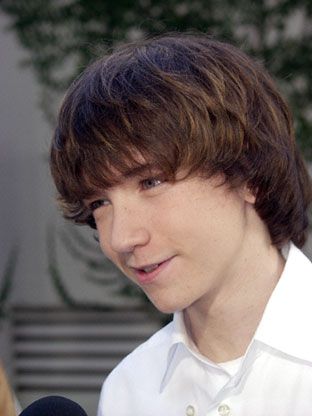 ... I don't know which this is for. Liam Aiken Brown Hair, Celebrities, Pai, Liam Aiken, Childhood Crushes, Male Celebrity, Unfortunate Events, A Series Of Unfortunate Events, Celebrities Male