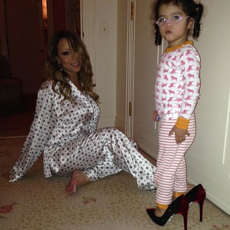 Mariah's pajamas Maria Carey, Bianca Jagger, Romantic Dress, Mariah Carey, Female Artists, Playing Dress Up, Celebrity News, Style Icons, Dress Up