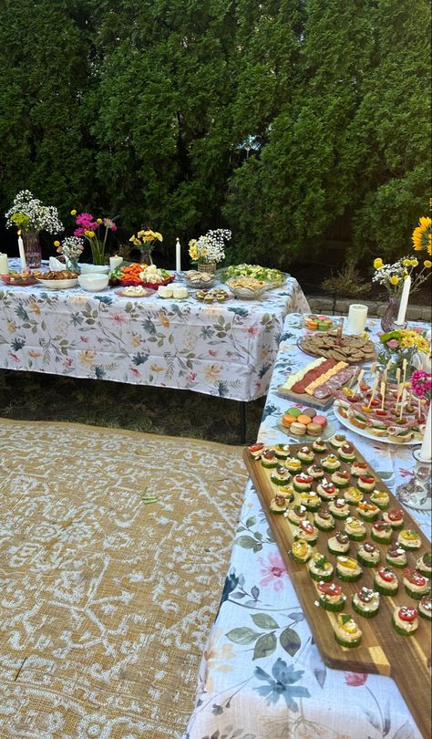 Garden Party Food Display, Garden Party Tree Decorations, Corporate Garden Party, Bloom Graduation Party, Garden Birthday Party Food Ideas, Garden Party Themed Birthday, Aesthetic Graduation Party Food, Food Table Floral Arrangements, Birthday And Graduation Party Ideas