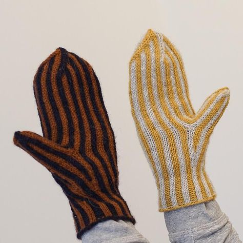 This beautiful comfy-cosy striped mitten is knitted in Pura Lana - 50 % alpaca/ 50% wool, and it will keep you warm all winter.The  mitten patterns are  so much easier to knit than the usual gloves, and definitely fun to make your own stripe colour combinations.The pattern is available in Danish and English. Couture, Kuta, Fair Isle Knitting, Striped Mittens, Knitted Mittens Pattern, Fair Isle Knitting Patterns, Crochet Mittens, Mittens Pattern, Knit Mittens