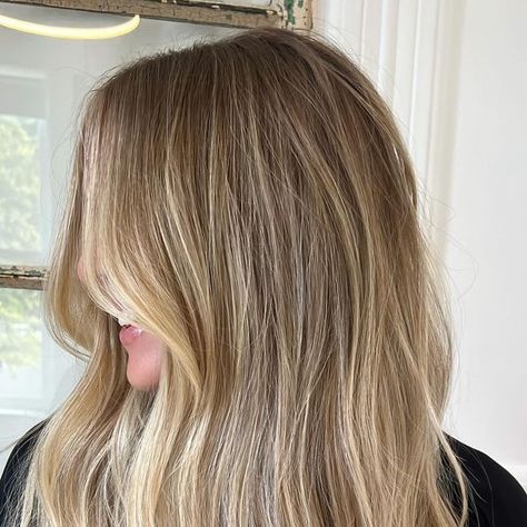 Jessi Lee | Tampa Bay Stylist on Instagram: "Tired of the traditional highlight grow out that leaves a stripe at the top of your head? Yeah me too!!!! Madison’s color was created with strategic low light placement and minimal highlighting. Such a huge difference! 𝐍𝐨𝐰 𝐁𝐨𝐨𝐤𝐢𝐧𝐠 𝟐𝟎𝟐𝟒 𝑾𝑾𝑾.𝑻𝑯𝑬𝑳𝑶𝑽𝑬-𝑶𝑭𝑯𝑨𝑰𝑹.𝑪𝑶𝑴" Low Light Placement, Growing Out Highlights, Grown Out Highlights, Grow Out, Low Light, At The Top, Low Lights, Tampa Bay, Your Head