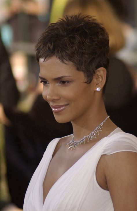 Halle Berry Haircut, Halle Berry Short Hair, Halle Berry Hairstyles, Black Hair Short Cuts, Edgy Pixie, Haircuts Ideas, Edgy Haircuts, Haircut Inspiration, 2015 Hairstyles