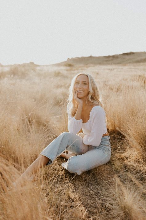 Senior Poses Field, Senior Photos Field Posing Ideas, Birthday Photoshoot Ideas Outside Poses, Outside Senior Pictures Fall, Grassy Field Senior Pictures, Birthday Field Photoshoot, Senior Pictures Sitting Down, Portrait Field Photography, Senior Session Field