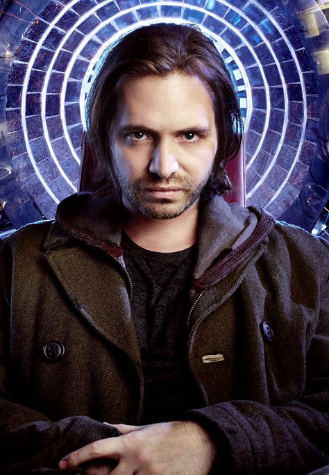 Aaron Stanford in "12 Monkeys" on Syfy. Monkey Tv Series, Aaron Stanford, Twelve Monkeys, 12 Monkeys, Hair Male, The Witness, Sci Fi Shows, Bruce Willis, Hot Actors