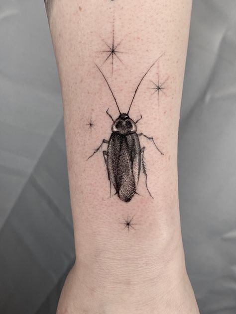 Roach tattoo One of my bucket list tattoos I want todo - Micro realism by Faisal Al-lami @tattoo.sal ——- #dallastattooartist #dallastattoos #art #drawing #inked #sleevetattoo #tattoomachine #microrealism #microrealismtattoo #sleevetattoo #blackandgreytattoo #roachtattoo #smalltattoos #dfwtattoos #texastattooartist #texas #deepellum Roach Tattoo Design, Illustrative Realism Tattoo, Weevil Tattoo, Roach Drawing, Apollo Tattoos, Small Realism Tattoo, Roach Tattoo, Cockroach Tattoo, Black And Grey Realism Tattoo