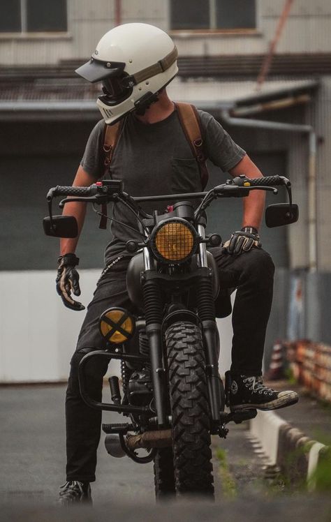 Moter Cycles Aesthetic, Cafe Racer Outfit, Cafe Racer Aesthetic, Cafe Racer Wallpaper, Scrambler Motorcycle Ideas, Brat Style Motorcycle, Estilo Cafe Racer, Motorcycle Outfits, Honda Scrambler