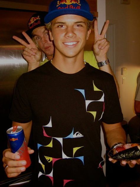 Julian Wilson, Surfer Guys, Professional Surfers, Surfer Boys, Pro Surfers, Populaire Outfits, 三代目j Soul Brothers, Skateboarder, Attractive Guys