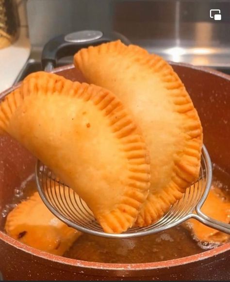 Fried Pie Dough Recipe, Fried Meat Pies, Fried Meat, Pastry Ideas, Meat Pie Recipe, Pie Dough Recipe, Fried Pies, Lebanese Food, Savory Meals