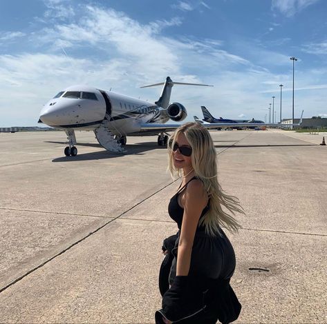 Instagram influencer, Corinna Kopf, posing for Instagram picture on tarmac with private jet plane Pouty Girl, Corinna Kopf, Private Jet Plane, Poses For Instagram, Plane Photos, Late Night Snack, Luxury Couple, Private Plane, Rich Girl Aesthetic