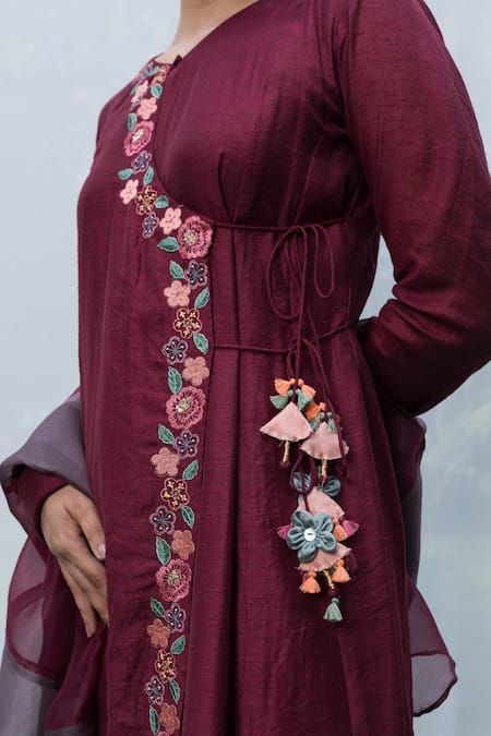 Buy Purple Chanderi And Cotton Embroidery Thread V Neck Kurta Set For Women by Beige Online at Aza Fashions. Angrakha Style Kurti Embroidery, Handwork Kurti Designs, V Neck Kurta, Angrakha Style, Chanderi Kurta, Kurta Set For Women, Embroidery On Kurtis, Kurti Embroidery Design, Cotton Kurti Designs