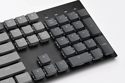 Keychron K1: Ultimate low profile wireless mechanical keyboard - Diy Pc Desk, Mac Layout, Macbook Pro Setup, Diy Mechanical Keyboard, Business Strategy Management, Cool New Gadgets, Mac Pro, Mechanical Keyboard, Desk Setup