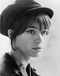 Is this short hair or long hair tucked in the hat? French New Wave Aesthetic, Francoise Hardy Style, Francois Hardy, Beatnik Style, Boyfriend Look, Bridget Bardot, Marianne Faithfull, Françoise Hardy, Francoise Hardy