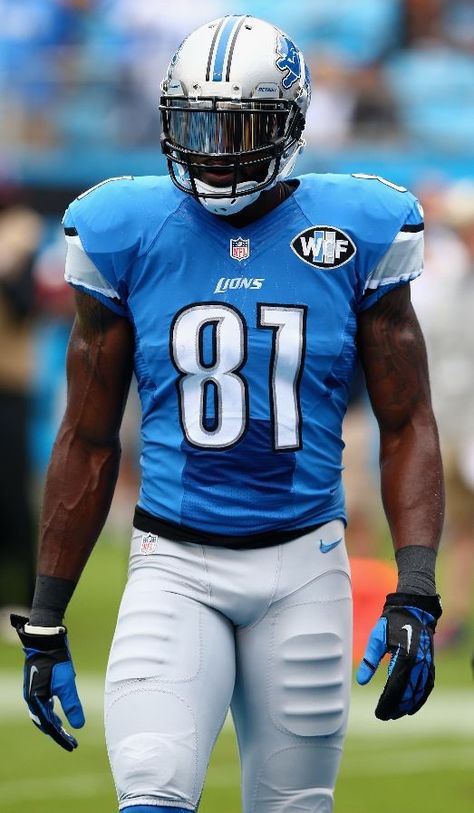 Calvin Johnson before the game, 09/14/2014 Athletic Wallpaper, Cool Football Pictures, Nfl Uniforms, Calvin Johnson, Nfl Football Wallpaper, Nfl Football Pictures, Detroit Lions Football, Nfl Photos, Detroit Sports