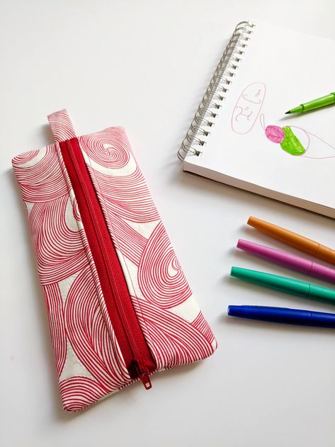 See how to make a quick and easy pencil case with this free sewing pattern and tutorial. This sewing project is designed for beginners and is perfect for holding pencils, markers, gel pens, and more. Makes a great back to school craft activity! #sewing #backtoschool #freepatterns #tutorial #DIY Flat Pencil Case Pattern, Couture, Patchwork, Easy Pencil Cases To Sew, Easy Pencil Pouch Sew, Fabric Pencil Case Diy Free Pattern, No Zipper Pencil Case, Flat Pencil Case, Pencil Pouch Pattern Free