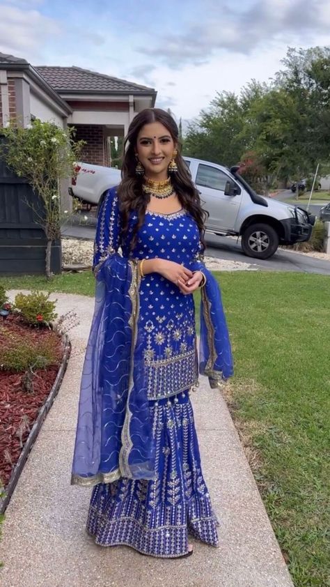 Bride Pakistani, Designer Suits For Wedding, Designer Sharara Suits, Pakistani Sharara, Suit Traditional, Bride Suit, Full Sleeve Top, Sabyasachi Lehenga, Punjabi Bride