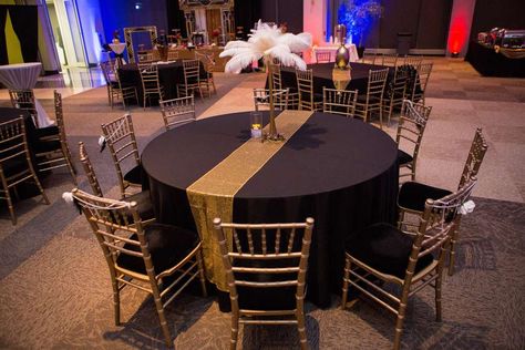 Comcast’s Great Gatsby Soirée  | CatchMyParty.com Roaring Twenties Centerpieces, Great Gatsby Auction, Great Gatsby Centerpiece Ideas Diy, Great Gatsby Centerpiece Ideas, Great Gatsby Party Favors, Great Gaspy Theme Wedding, 1920s Themed Party Outfit, Gatsby Centerpiece Ideas, Great Gatsby Sweet 16