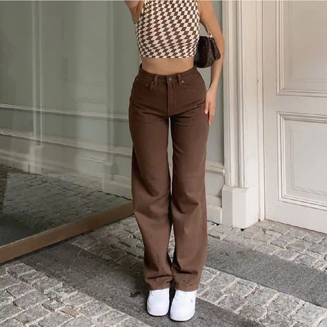Ramp up your y2k look with these retro brown jean trousers. High rise, loose-fitting, and straight cut, these pants are easy to pair for a casual modern look or trendy y2k look. 💡Get on trend and pair these pants with our best selling vintage corset top here: https://etsy.me/3F5D8Yn . **Item Description (IMPORTANT /FEATURES * High waisted * Pocketed * Straight leg * Zipper fly * Non-Stretch * Cotton denim * 85% Cotton, 15% Polyester /SIZING * See product photos for size chart /CARE * Machine wa Brown Streetwear, Jeans Marron, Straight Leg Jeans Women, Y2k Casual, Jeans Online Store, Streetwear Jeans, Brown Jeans, Baggy Trousers, Style 90s