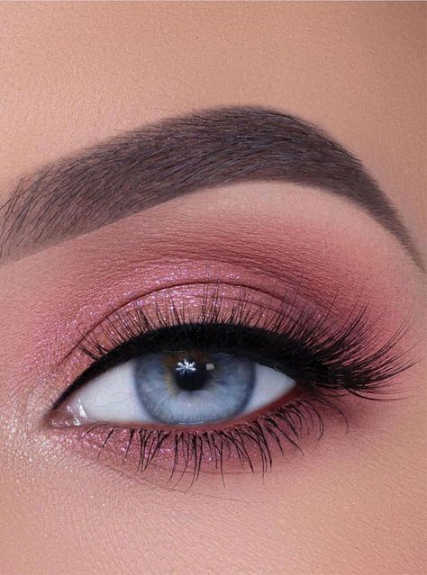 50. Beautiful pink eye shadow for blue eyes Add a sparkly to your look with eye makeup like this! Here we have soft pink... Eyeshadow For Blue Eyes, Pretty Eye Makeup, Pink Eye, Pink Eyeshadow, Med Tech, Pink Eyes, Pretty Eyes, Skin Makeup, Eye Shadow