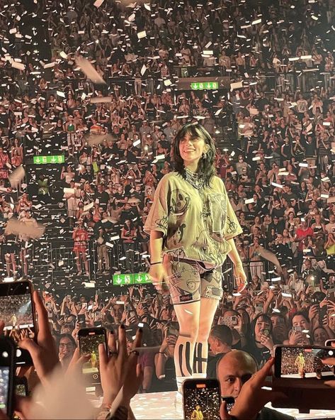 Queen Performing, Billie Eilish Happier Than Ever, Tattoo Girl Wallpaper, Create This Book, Girl Gang Aesthetic, Happier Than Ever, Concert Aesthetic, Zurich Switzerland, Bossa Nova