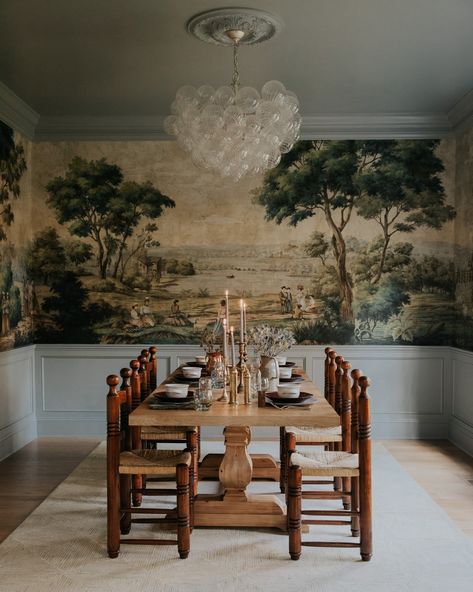 Transforming the Study Into A Formal Dining Room + 4 Setting the Table Tips Korean Bedroom, Formal Dining Room Sets, Buffet Decor, Dining Room Wallpaper, Dining Room Paint, Dining Room Buffet, Vintage Dining Room, Chris Loves Julia, Dining Room Interiors