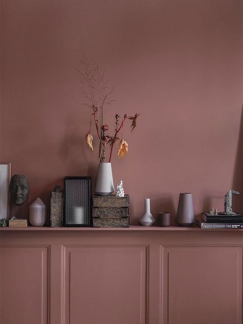 How to go bold with colour using colour drenching | When It Alteration Finds Pink Sunroom Ideas, Dusty Rose Walls, Burgundy Vase, Mauve Walls, Earthy Home Decor, Earthy Home, Special Dinner, Pink Wall, Pink Interior