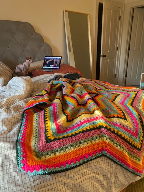 crochet blanket | crochet project | room aesthetic | room ideas | blankets Couture, Crochet Nook Room, Crotchet Ideas Projects Crafts, Dorm Room Crochet Ideas, Chunky Crochet Blanket Aesthetic, Knitted Blanket Aesthetic, Crochet Aura Blanket, Crochet Cute Blanket, Dorm Crochet