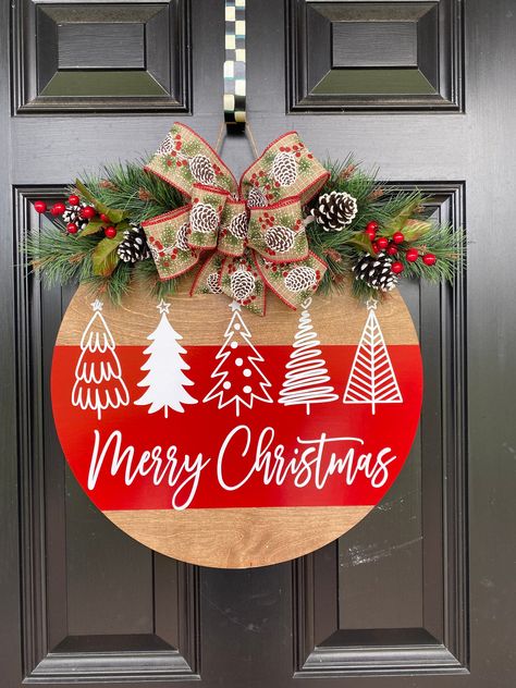 "The Merry Christmas door hanger is perfect statement for your front door, or even an inside door or wall. Tis the season for all things merry & bright! This fun Christmas tree design with greenery will add a pop of color to your Christmas decor. WHAT IS A DOOR HANGER?  Door hangers are all the rage now!  They usually made from 1/4\" plywood, and are painted in so many different styles.  They can be realistic, whimsical, funny, and more. Join your friends and neighbors or be the first to purchas Natal, Round Christmas Door Hanger, Plant Curtain, Closet Table, Door Hanger Round, Paint Fashion, Farmhouse Door Hanger, Fun Christmas Tree, Window Exterior