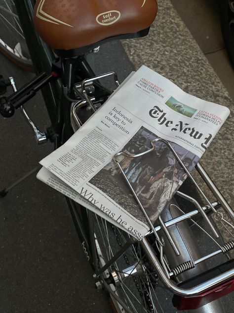 Newspaper The New York Times in a bicycle basket in Milan, Italy. Trend photo 2021. New York Times Aesthetic Newspaper, The New York Times Aesthetic, New York Times Newspaper Aesthetic, New York Journalist Aesthetic, Vintage New York Aesthetic, New York Times Aesthetic, 90s New York Aesthetic, New York 60s, New York Core