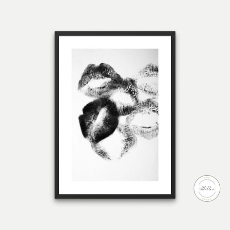 Glam Bathroom Wall Art, Fashion Posters, Black And White Designer Pictures, Black And White Kiss, Wall Art Glam, Download Art Prints, Digital Picture Frames, Huge Wall Art, Boho Preppy