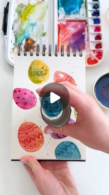 Anna Koliadych on Instagram: "Easter eggs with watercolor, incredibly cute and vivid. A fresh idea for an Easter card 🥰🐥🪺 #watercolor #watercolourpainting #watercolortutorial #craft #easter #eastereggs" Watercolor Art For Kids, Q Tip Art, Egg Watercolor, Craft Easter, Summer Art Projects, Water Colours, Card Watercolor, Watercolor Projects, Easter Card