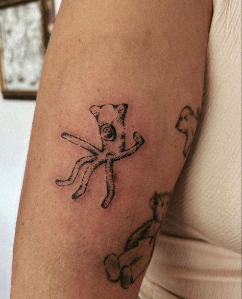 Marine Biology Inspired Tattoos, Tiny Tattoo Halloween, Famous Art As Tattoos, Tattoos Around Moles, Cute Big Tattoos, Patchwork Tattoo Ideas Minimal, Classical Art Inspired Tattoos, Music Matching Tattoos, The Neighbourhood Tattoo Ideas