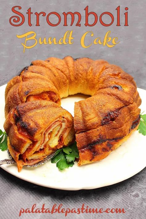 Bundt Pan Sandwich Recipes, Bundt Breakfast, Snacks Til Fest, Stromboli Pizza, Stuffed Breads, Bundt Pan Recipes, Hot Sandwiches, Bundt Recipes, Appetizers Dips